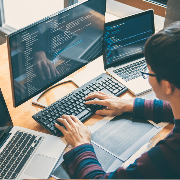 كيف تصبح مبرمج ويب؟ دليل شامل لبدء مسيرتك في البرمجة