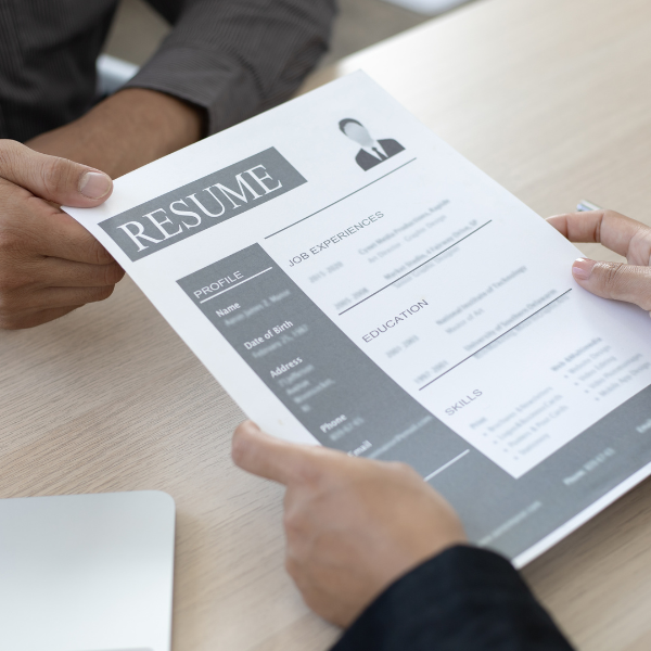 كيف تكتب سيرة ذاتية تلفت انتباه أصحاب العمل؟